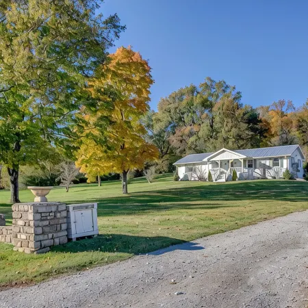 Cozy Cottage located in Franklin, TN on a 6 Acre Mini Farm