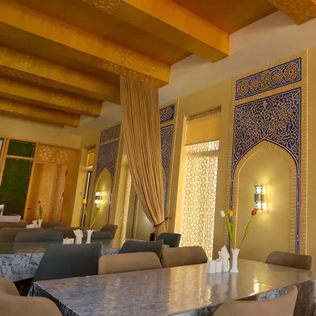 Dunyo Palace