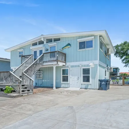 Canal Breeze! Waterfront property! Private pool!