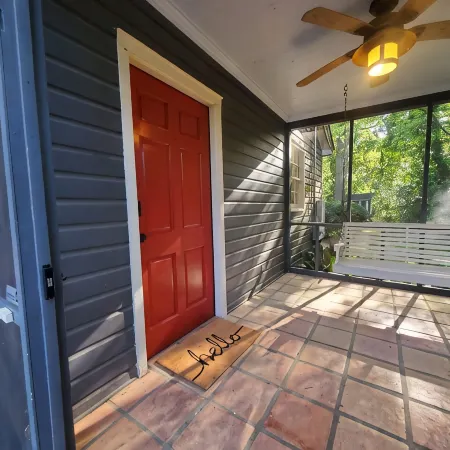 Cheerful 2 BR Near Colleges, Downtown, Attractions