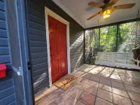 Cheerful 2 BR Near Colleges, Downtown, Attractions