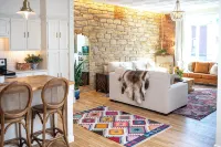 Historic Downtown St Marys Loft Experience - Apartments