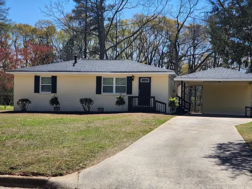 Welcome to the Hollywood of the South!  2 miles from Covington Square.