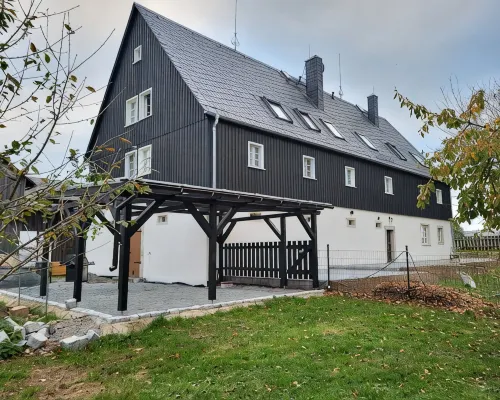 Vacation apartment in a renovated monument (max. 5 persons) Hotels in Bischofswerda