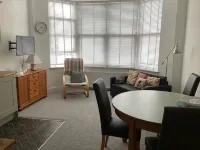 Bexhill Town Centre Flat - Less than 5 mins to the iconic De La Warr Pavillion. Hotel a Bexhill-on-Sea