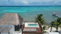 LUXURY BEACHFRONT VILLA  Includes 3 Pools, Wifi, Best Snorkeling & Kayaking Bay