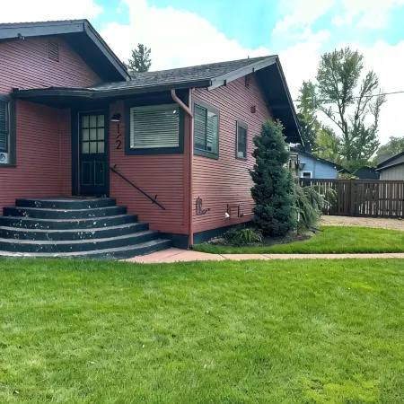 Cozy apartment in wonderful Bend with WiFi, AC