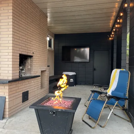 Vintage Bungalow. It’s Better than a hotel. spread out & enjoy the space.