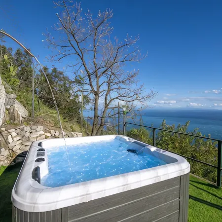 Casa Luci... relax, jacuzzi and breathtaking view!