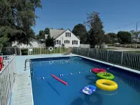 Entire house in Speedway! Pool~Big Yard~King Beds - Wifi