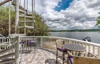 LAKE FRONT PROPERTY  WITH BEACH, DOCK AND GAME ROOM, 30 MIN TO GAINSVILLE