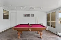 Group Getaway Retreat: Hot tub, Game Room, Cinema & Firepit - Bungalows