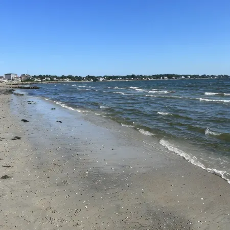 Beach Lovers Paradise! Cozy 3 bedroom home steps from the beach.