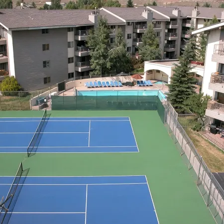 Remodeled Condo w/ FREE WiFi, Parking, Heated Pool, Hot Tubs, Skier Shuttles