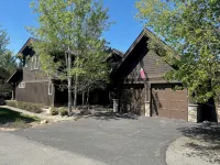 Luxury Lodge Retreat in the Heart of Suncadia – Walk to Golf, Winery & Trails - 4-Star