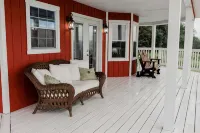 Wrap Around Decks w/Beautiful View & Hot Tub - 3-Star