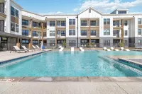 Beautiful Pool Front Apartment, New Braunfels/Gruene, TX