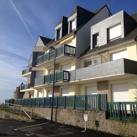 Apartment 2 people feet in the water Ground floor terrace
