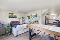Mtn View Getaway - w/ Hot Tub, Close to Schweitzer - 4 tähden