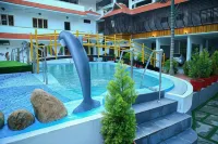 Lake Palace Family Resort Kumarakom - Pools