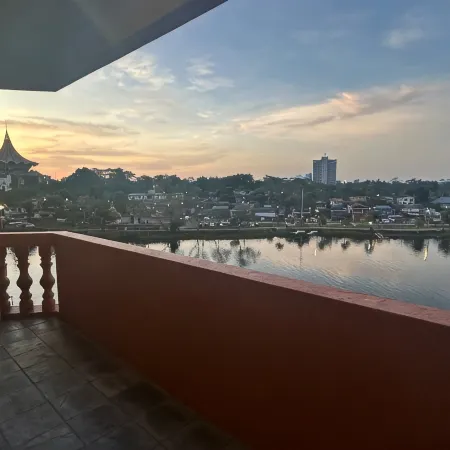 Riverbank Suites 408