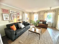 Welcome to happy home Oswego 5 bedroom to bathroom house with WiFi and AC - WiFi