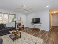 Cheerful 3 BR 1.5 BA Home in Great Neighborhood! Recently Renovated! โรงแรมในแจ็คสันวิลล์