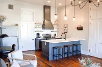 Modern, Historic Downtown Loft -  Ferienwohnungen