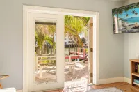 Pool - Free Parking - Apartment - 500 Feet from Beach - Condos