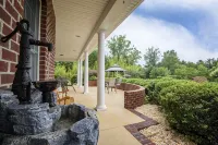 10 bedroooms/baths, 4 mi from VT - 3-Star