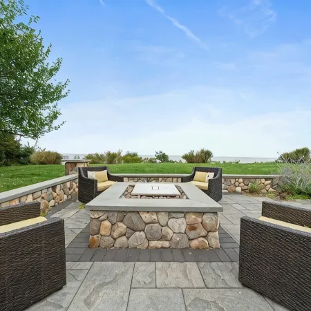 Stunning Oceanview: Walk to Private Beach