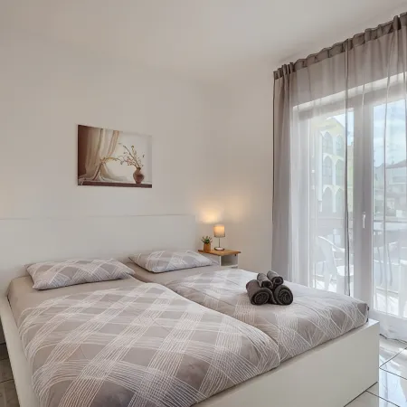 Beautiful spacious apartment (No. 1) with 2 bedrooms 300m to the beach