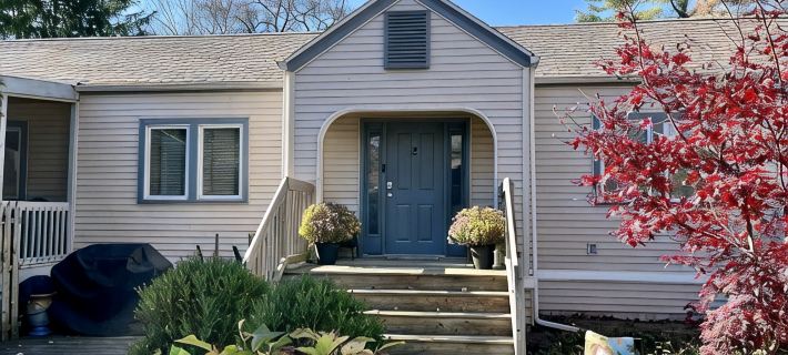 Moonlight Beach Bungalow 2 blocks to Lake Michigan beach! チカミング・タウンシップのホテル