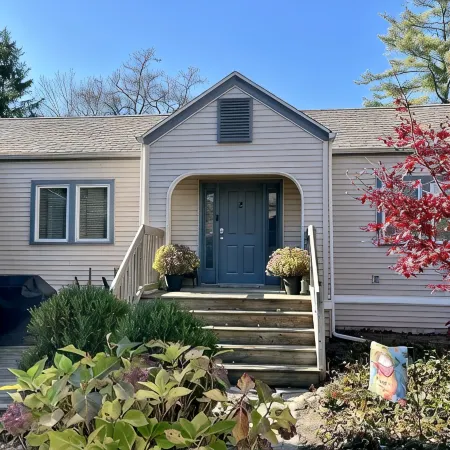 Moonlight Beach Bungalow 2 blocks to Lake Michigan beach!