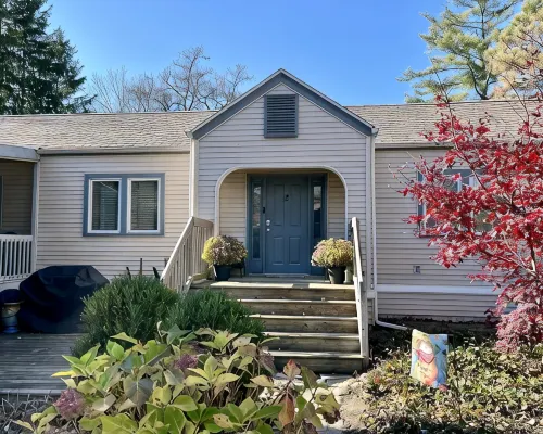 Moonlight Beach Bungalow 2 blocks to Lake Michigan beach! Hotels in Chikaming Township