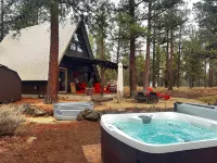A-Frame Cabin on 4.5 Acres - HOT TUB, Dog Friendly! - Alppimaja