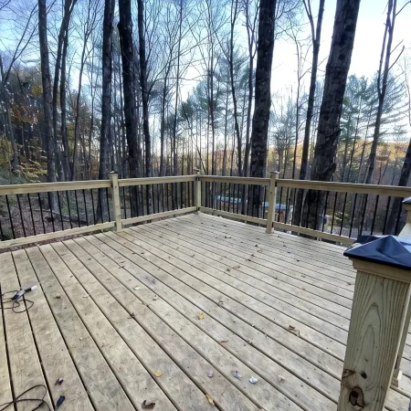 Custom-built Tiny House on forested lot near Quechee