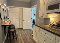 Lakefront Luxury Cabin- Dock, Hot Tub, Firepit, Kayaks, Game Room, Bunk Room
