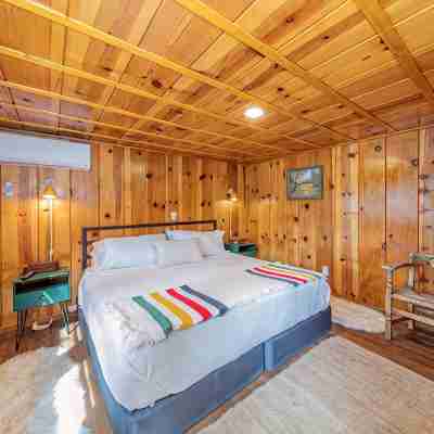 Lakefront Cabin with Private Beach, Redwood Dock, Kayaks & Stargazing Dome Rooms