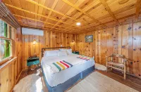 Lakefront Cabin with Private Beach, Redwood Dock, Kayaks & Stargazing Dome - Chalets