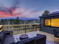 Stylish 2-bedroom Cabin with Breathtaking Mountain Views + Hot Tub Hotels in Bailey