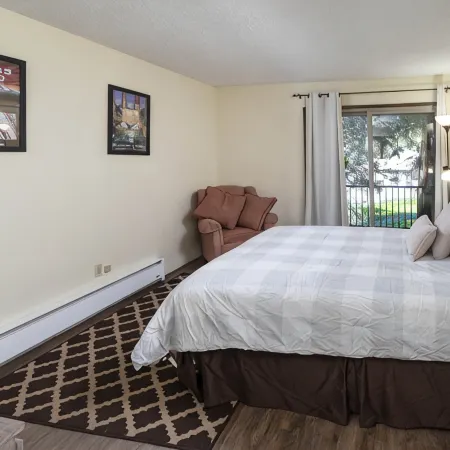 Private, Quiet 2 Bedroom Condo w/ Pool & Hot Tub