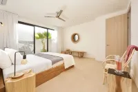 Your peaceful oasis in Tamarindo. Complimentary Breakfast and Housekeeping! - สระว่ายน้ำส่วนตัว