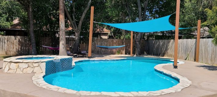 VRBO HOME AWAY Paradise Getaway House- With Pool and Hot Tub! Hotels in Pflugerville