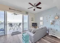 Waterfront quiet condo w Pool by Madeira Beach