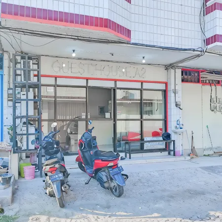 RedDoorz at Guest House A2 Near Rita Mall Tegal