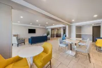 Super 8 by Wyndham Gilroy