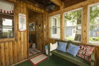 Quiet and private sandy bottom lakefront - 3-Star
