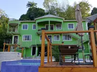 2 Mountain View Apartment With Pool