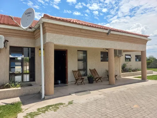 ShakeVille Guest House - parking